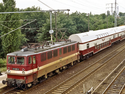 Neue Doppelstockwagen in „Hauptstadt-Lackierung“