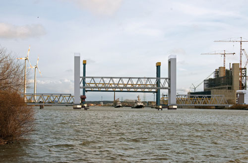 Bahnbrcke_Kattwyk_geffnet_I_ngenieurgemeinschaft_L-S-V