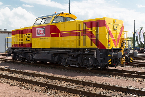 x125-DB76174