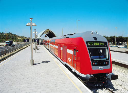 xBT-PR-20101022-Israel_Railways_double-deck_coaches-HR