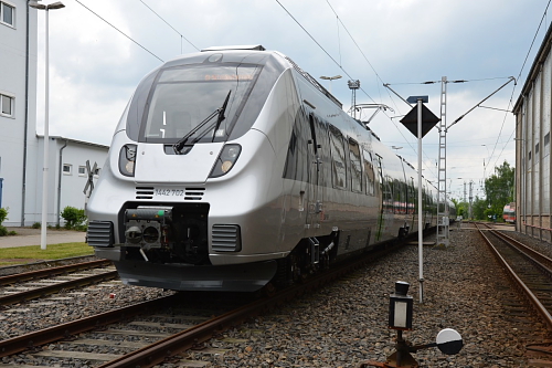 xDB89893