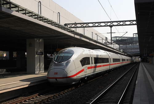 xIMG59209.8 Mi 2.4.2014 Bf. Berlin Sudkreuz ex Papestr. 93 80 5 407  015-7 bis 407 515-6 D-DB ICE 2950 nach FFM Nachschuß 16