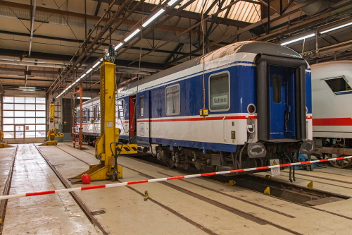 xTRIHalbgepaeckwagenNeumuenster1p010717