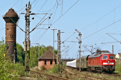232 469 durchfährt mit Leerzug 49761 im April 2005 den Rangier­bahnhof von Duisburg-Wedau. Aufnahme: NK