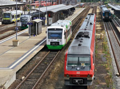 Hof in Oberfranken: Hier tummeln sich nicht weniger als fünf verschiedene Eisenbahn-Verkehrsunternehmen (agilis, Vogtlandbahn, Erfurter Bahn, DB Regio, Arriva-Länder-Express/alex) – Indiz für einen lebhaften Wettbewerb im SPNV; Foto: Stefan Winkler 