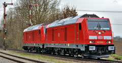Am 19. April durchfahren 245 002 und 003 den Bahnhof Thann-Matzbach