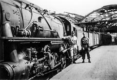 Als erste Großstadt Deutschlands wurde Aachen bereits im Oktober 1944 von den alliierten Streitkräften erobert – hier steht eine S 160 in Aachen Hbf. Foto: US Army