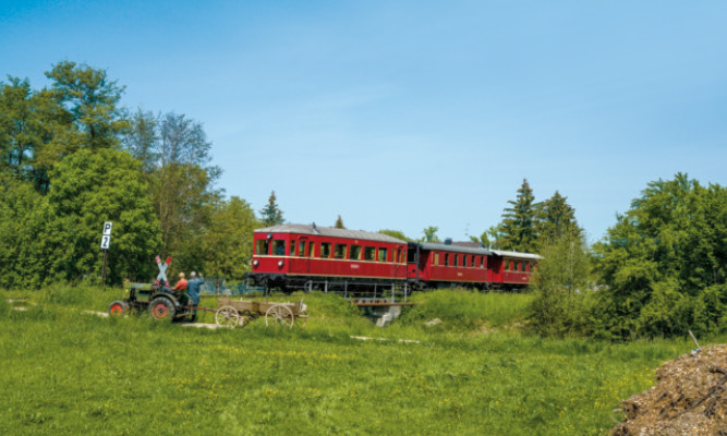 DEBG-Triebwagen im Kandertal Eisenbahn-Kurier 7/2025