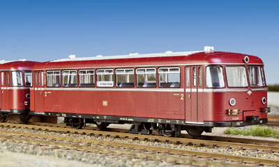 Das dritte Spitzenlicht macht den Unterschied: VT 95/VB 142 in H0 von Fleischmann in Epoche III