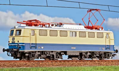 Vor der Bügelfalte war sie am 62er-Rheingold: E 10 1240 von Märklin in H0