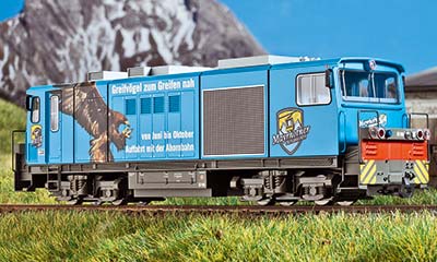 Neu von Liliput: H0e-Modell der D 16 in der Ausführung mit der Ganzreklame für die Luftseilbahn Ahornbahn in Mayrhofen.