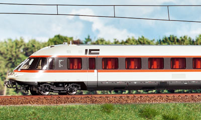 Triebwagen 403 in H0 von Märklin