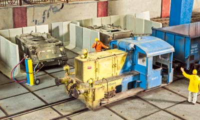„Die Modellbahn“ in München: Exakt nach dem Vorbild der Köf II der Rohstoffverwertung Gröger in Günzburg lackierte Kees-Jan van Vessem von „De Modell­spoorders“ die Spur-1-Kleinlok.