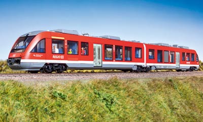 LINT mit Bahnsteig-Kino von Märklin