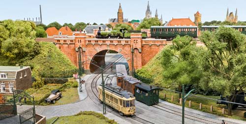 Die H0-Kleinanlage „De Heezelpoort 1927“ zeigt eine Brückenszene in Nijmegen. Foto FZ