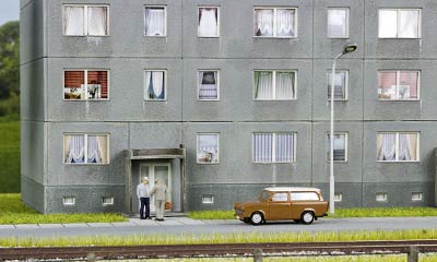 Plattenbauten von Faller