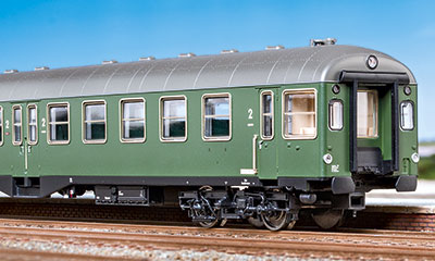 Mitteleinstiegssteuerwagen in H0 von Piko